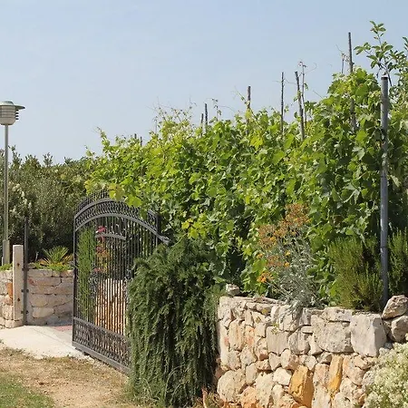 Double Uvala Soline 448b בית הארחה 3*